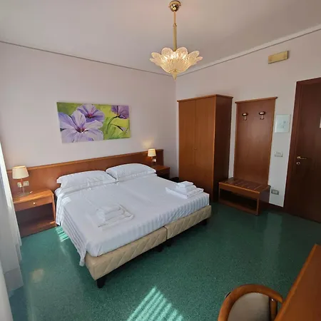 Pensión Casa Malvina Mira