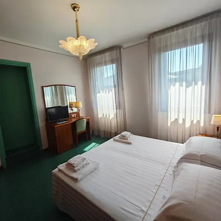 Casa Malvina 3* Мира