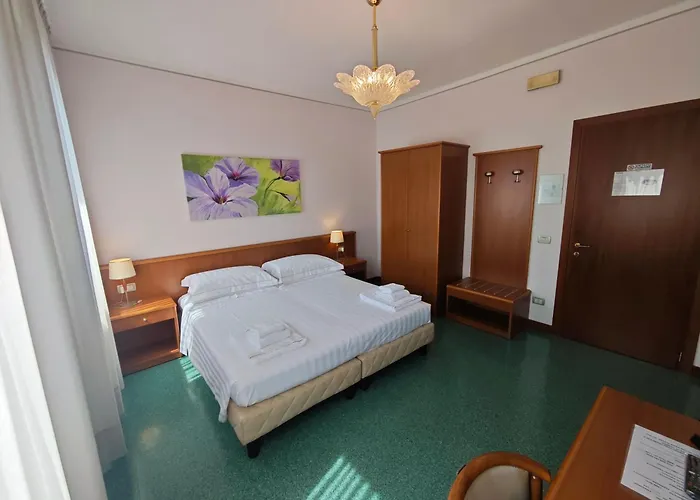 Pensión Casa Malvina Mira